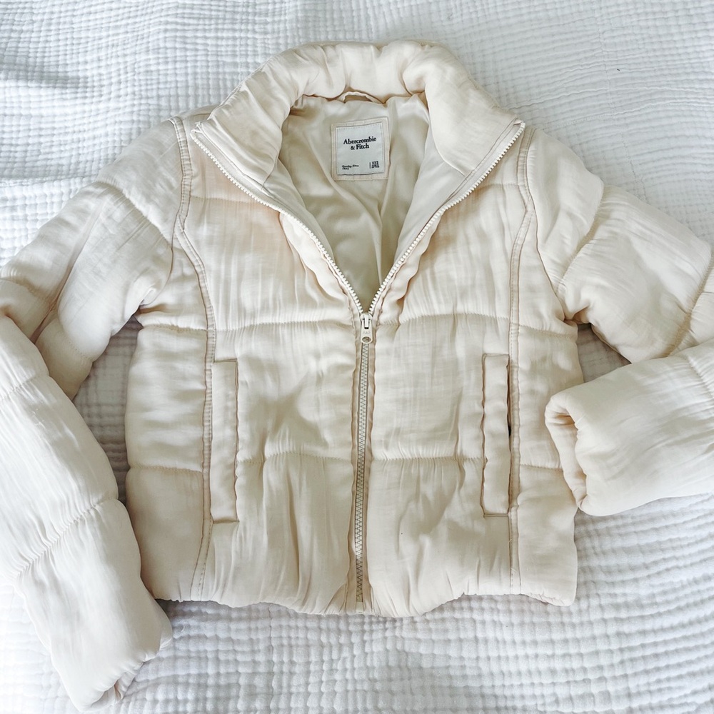 Abercrombie & Fitch Women's Cream Puffer Jacket